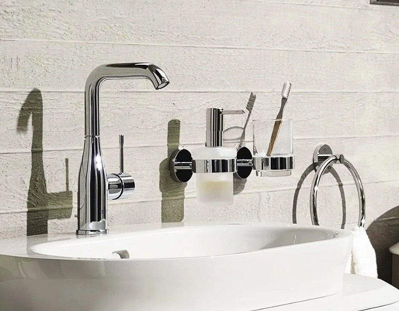 Смеситель для раковины Grohe Essence+ 32628001 Хром